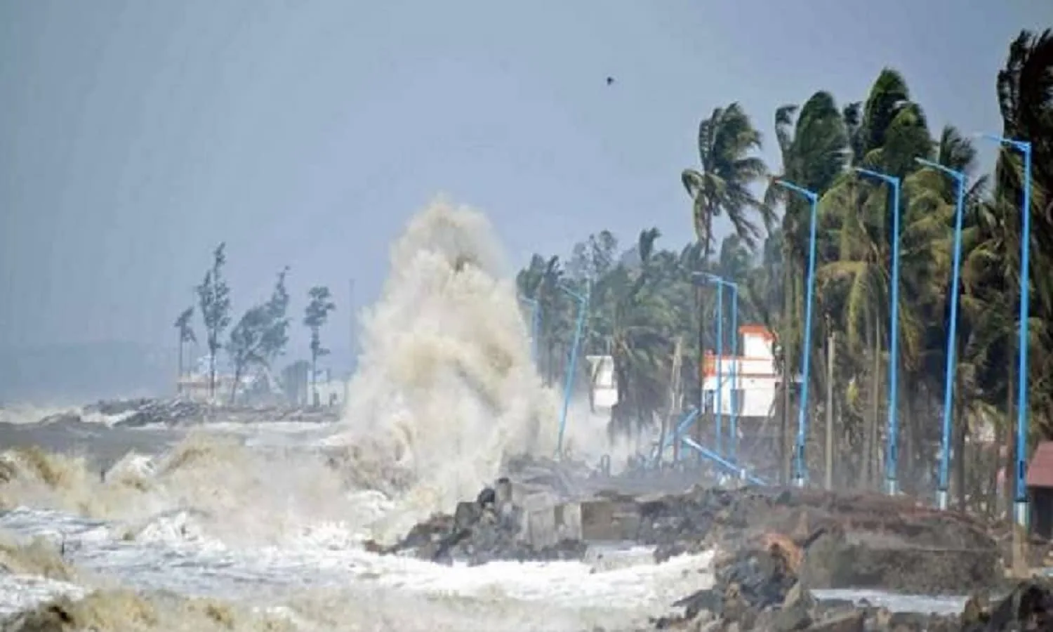 Cyclone Hamoon: तेज के बाद तूफ़ान हैमून ने पकड़ी रफ़्तार, सीमावर्ती राज्यों  में अलर्ट जारी!