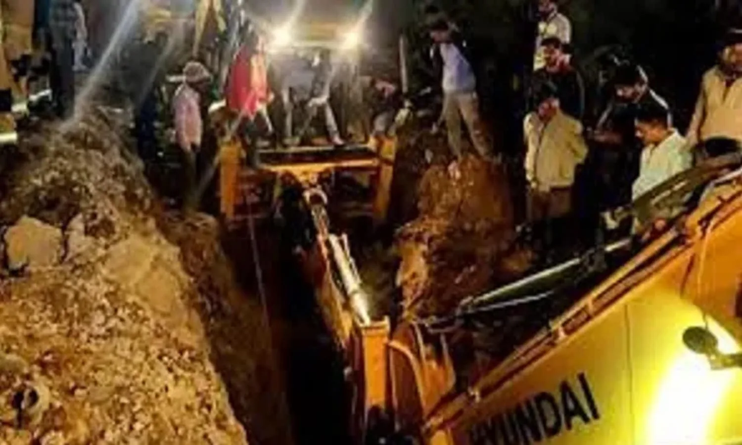 सतना में बड़ा हादसा! सीवर के गड्ढे में दबने से मजदूर की मौत