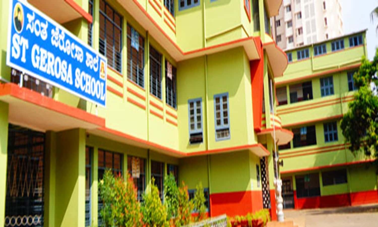 शिक्षिका ने रामायण और महाभारत को काल्पनिक बताया