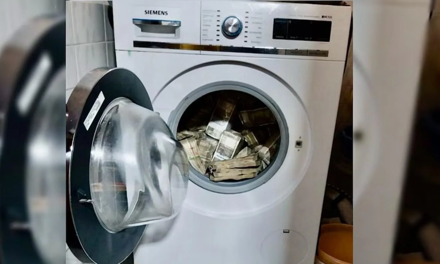 ED को वॉशिंग मशीन में मिले करोड़ों रुपए किसके हैं?