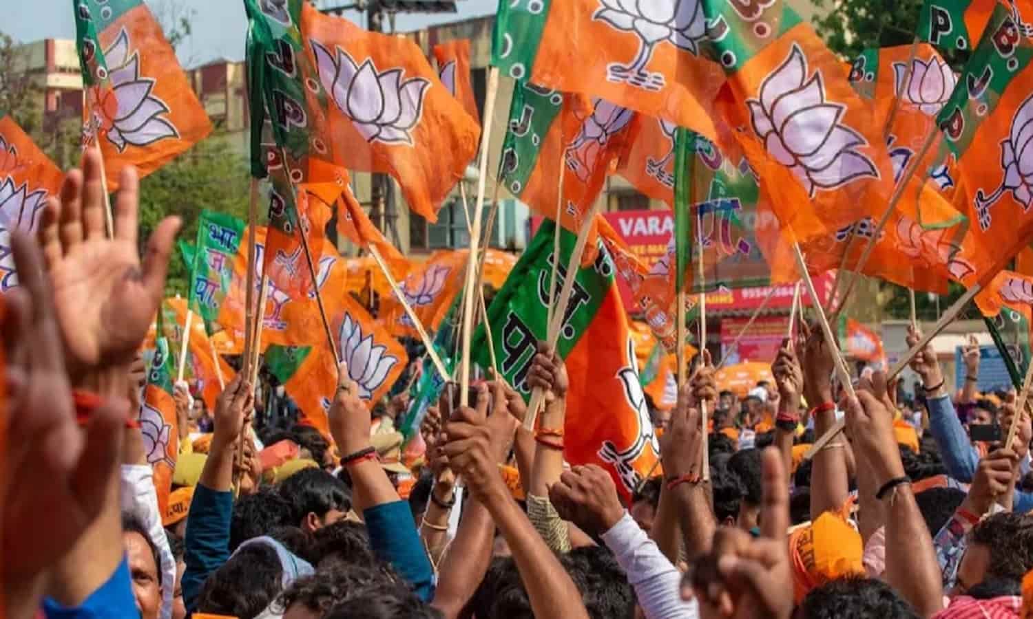 UP Politics: यूपी में बीजेपी करने वाली है बड़ी फेर बदल