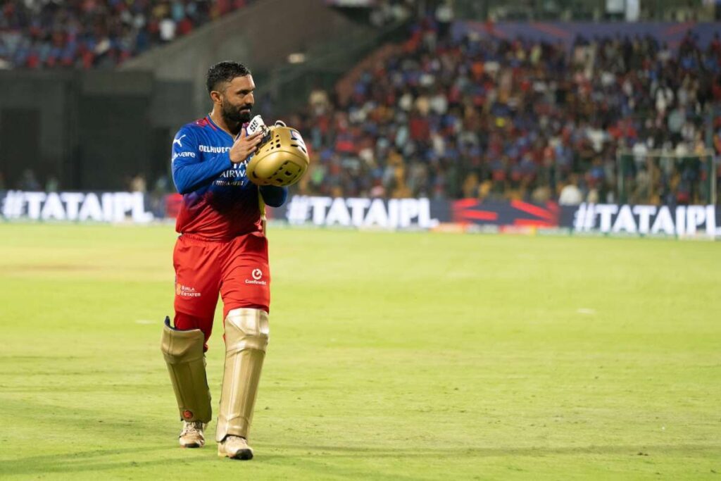 जानिए आईपीएल से संन्यास लेने वाले दिनेश कार्तिक का टूर्नामेंट में कैसा रहा है रिकॉर्ड