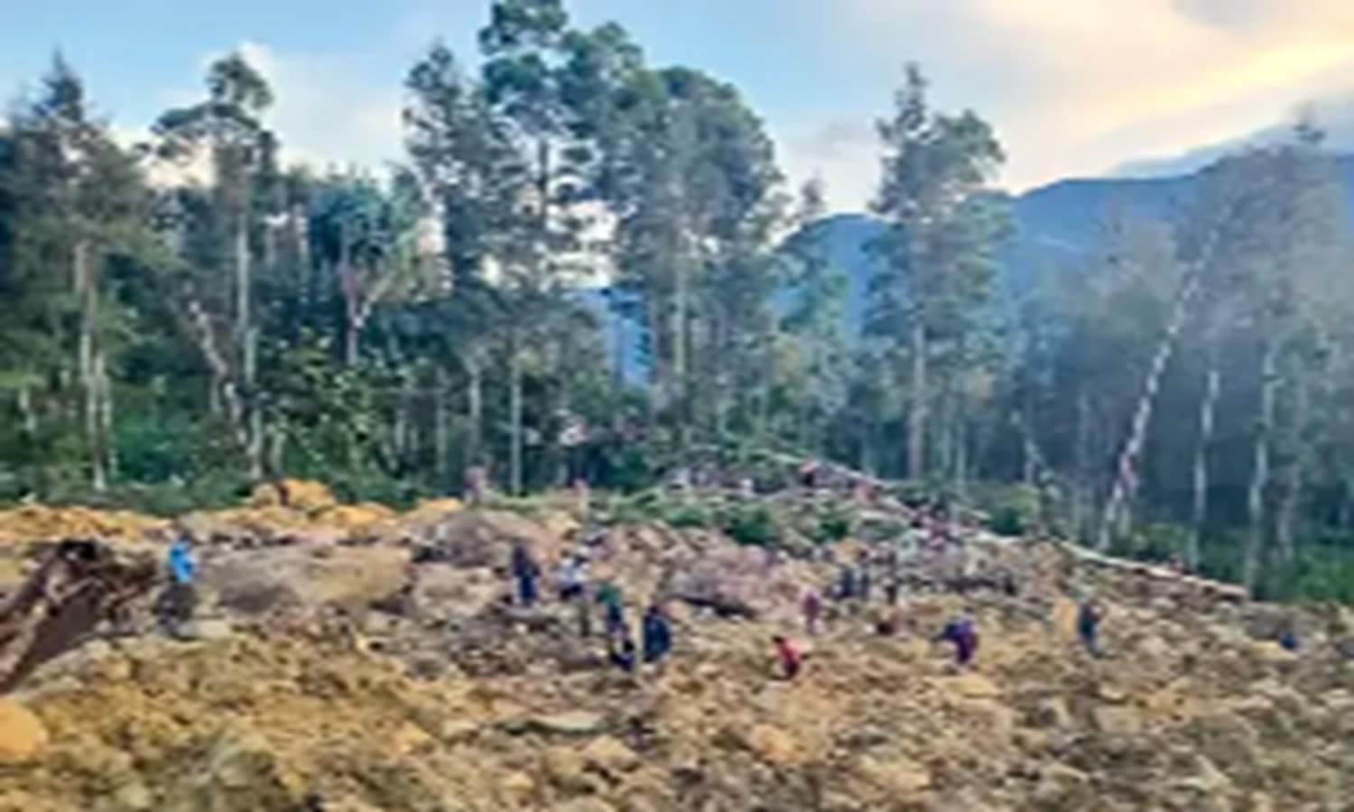 Papua New Guinea Landslide Death: धरती फटी और सीधे समा गए 2000 हजार लोग