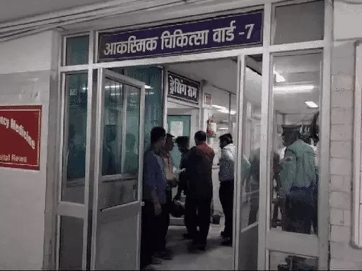 Rewa News: देर रात हुए विवाद में व्यक्ति को जिंदा जलाने की कोशिश, गंभीर रूप से झुलसने पर लाया गया अस्पताल