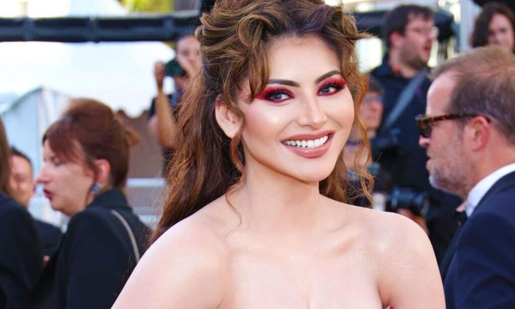 Urvashi Rautela Video