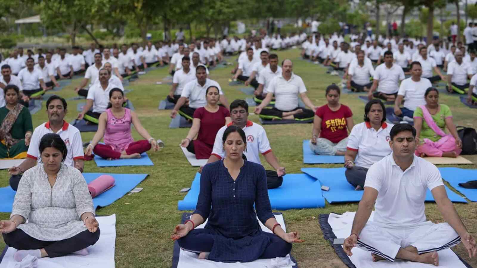 World Yoga Day 2024 : जानिए आपके स्वस्थ जीवन के लिए कितना जरूरी है योग