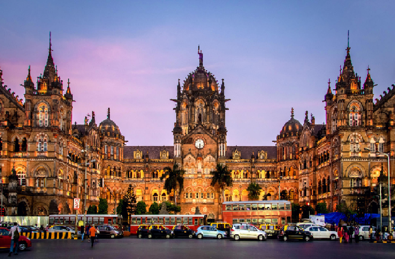 इंग्लैंड की इमारतों से भी ज्यादा खूबसूरत है मुंबई का ये स्टेशन ;