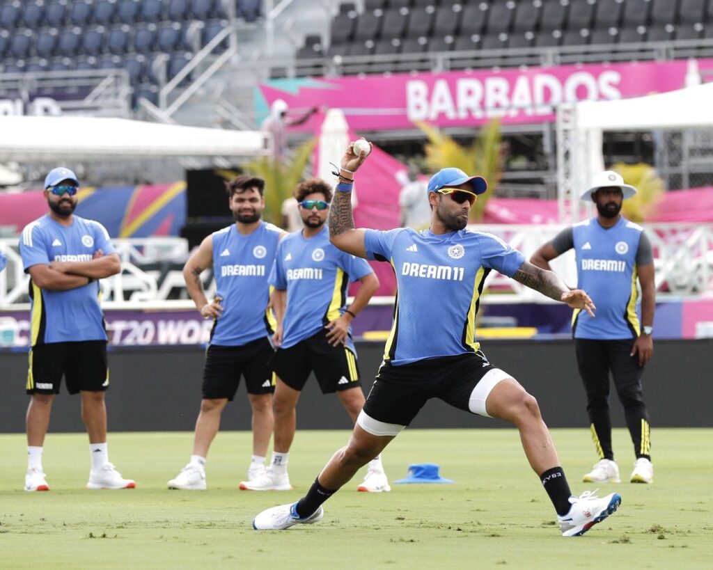 Rahul Dravid की दूरदर्शिता के कारण Hardik Pandya के बजाय Suryakumar Yadav को मिली टी20 टीम की कमान