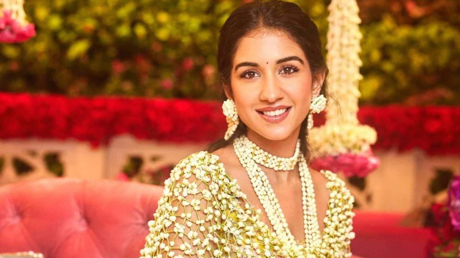 Radhika Merchant Look : प्री-वेडिंग फंक्शन में अपना सकते हैं राधिका का ये लुक, नहीं होगा खर्च