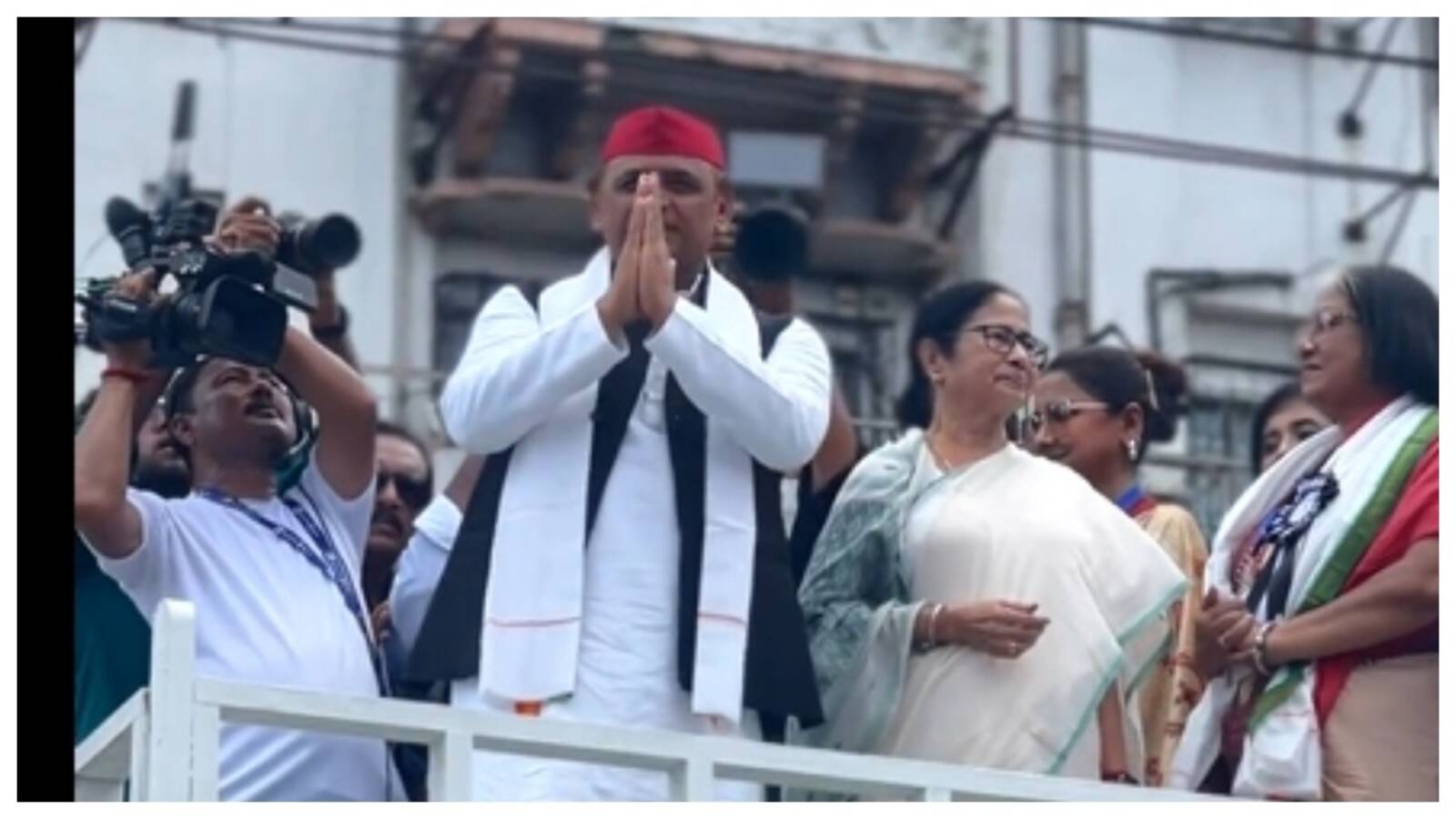 Akhilesh Yadav in Bengal : TMC की रैली में अखिलेश बोले – ‘ये लोग कुछ दिन के मेहमान’