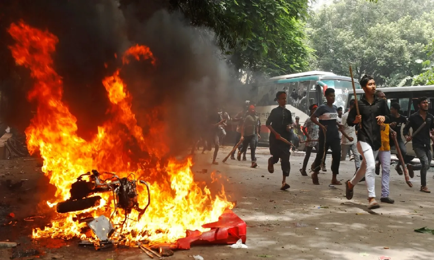 बांग्लादेश के बाद भारत के इस पड़ोसी देश में तख्तापलट