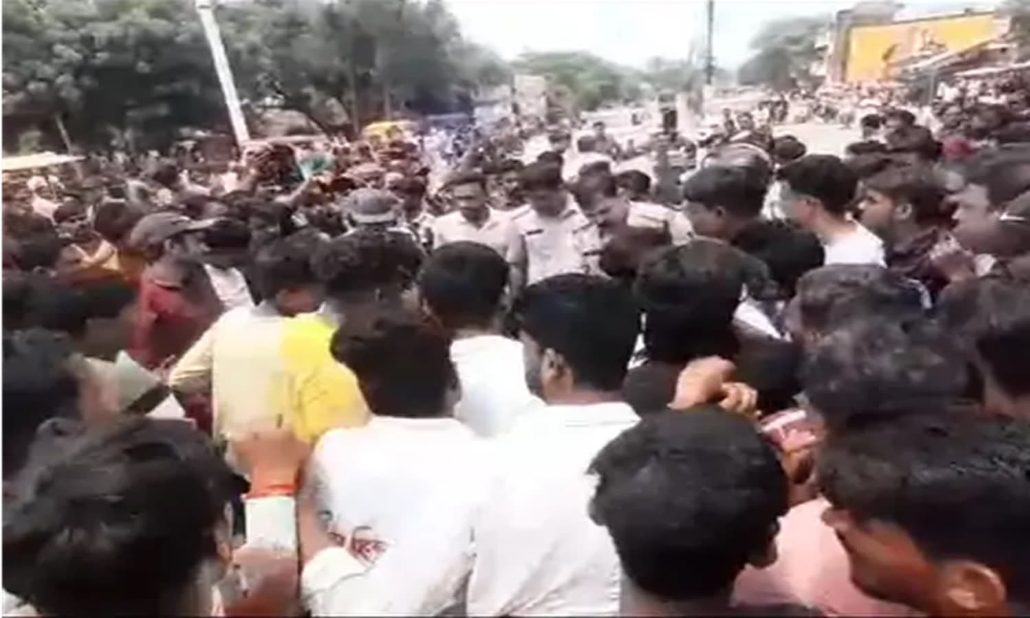 MP: युवक की मौत पर दो पक्षों में तनाव का माहौल