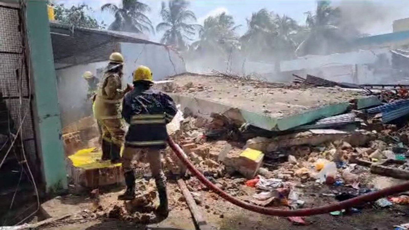 Tamil Nadu factory Blast : तमिलनाडु के डिंडीगुल में पटाखा फैक्ट्री में भीषण विस्फोट होने से दंपत्ति की मौत।