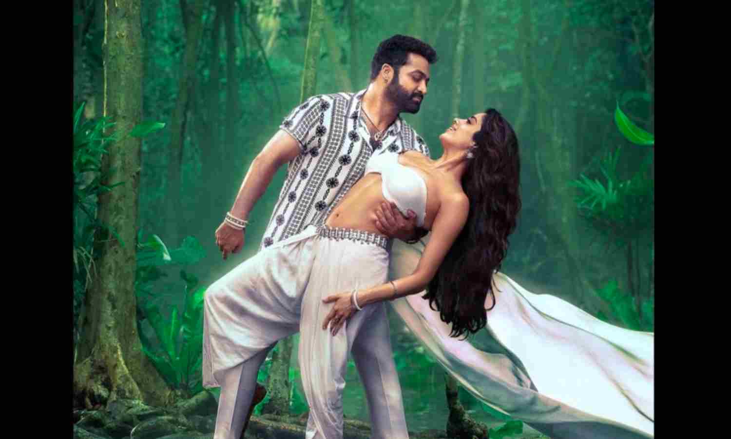 Devara Film: जूनियर एनटीआर की बाहों में जान्हवी कपूर, देखें देवरा का नया रोमांटिक पोस्टर