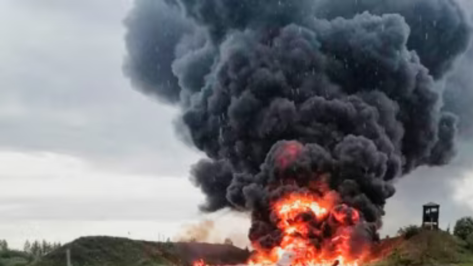 Russia -Ukrene War : यूक्रेन के हमले से हिली रूस की धरती, तेज धमाकों से धू धू कर जला हथियार भंडार।