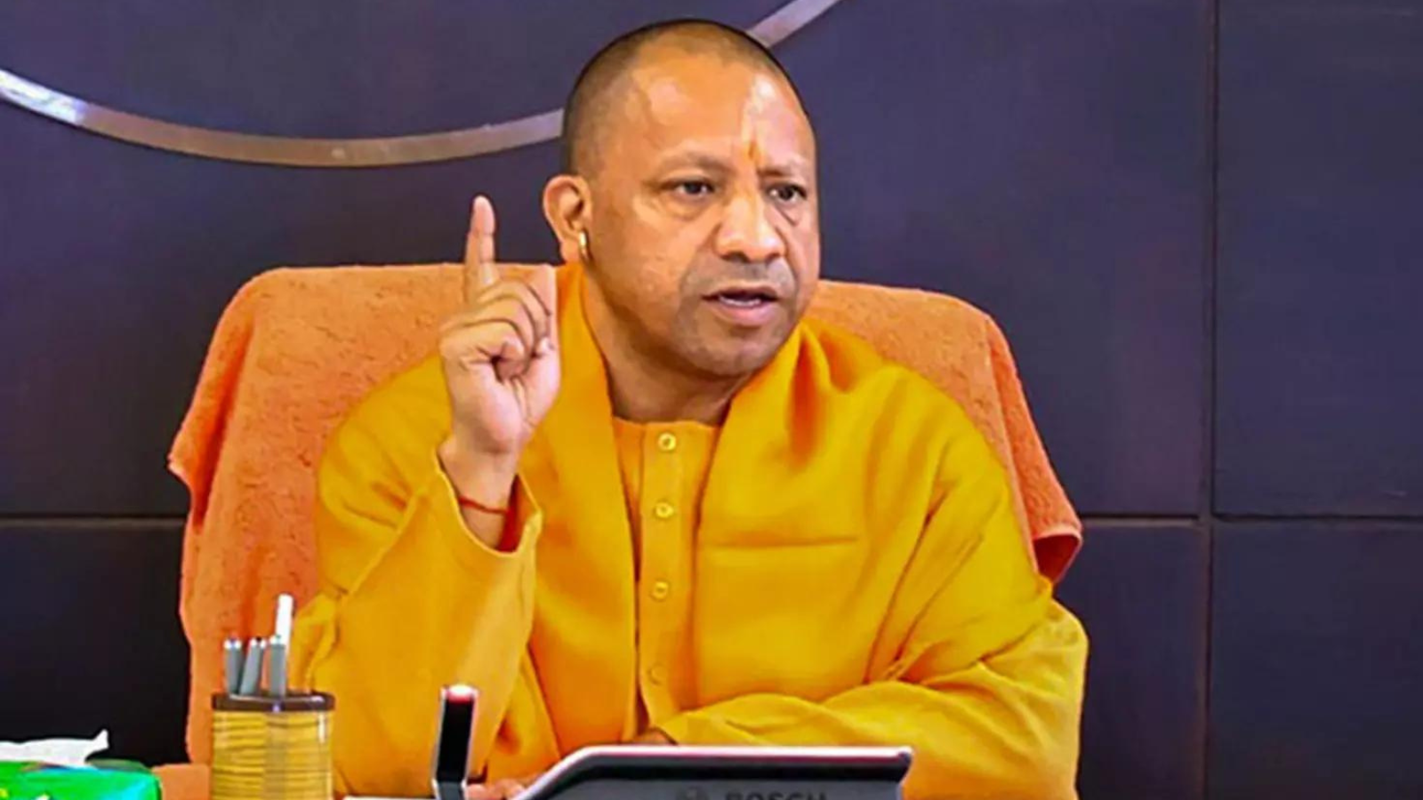 UP CM Yogi Adityanath : यूपी में अब खाने-पीने की हर दुकान पर लिखना होगा नाम, कर्मचारियों को पुलिस वेरिफिकेशन अनिवार्य