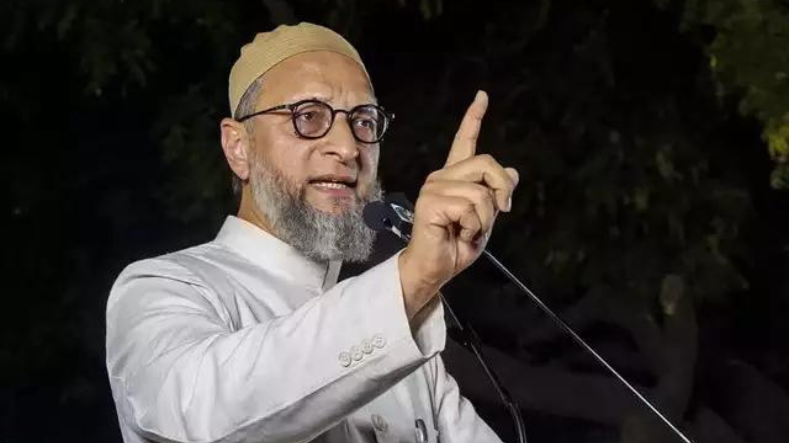 Asaduddin Owaisi On Tirupati Laddu Controversy : तिरुपति मंदिर में लड्डू विवाद पर बोले ओवैसी, धर्म के साथ खिलवाड़ करना निंदनीय।