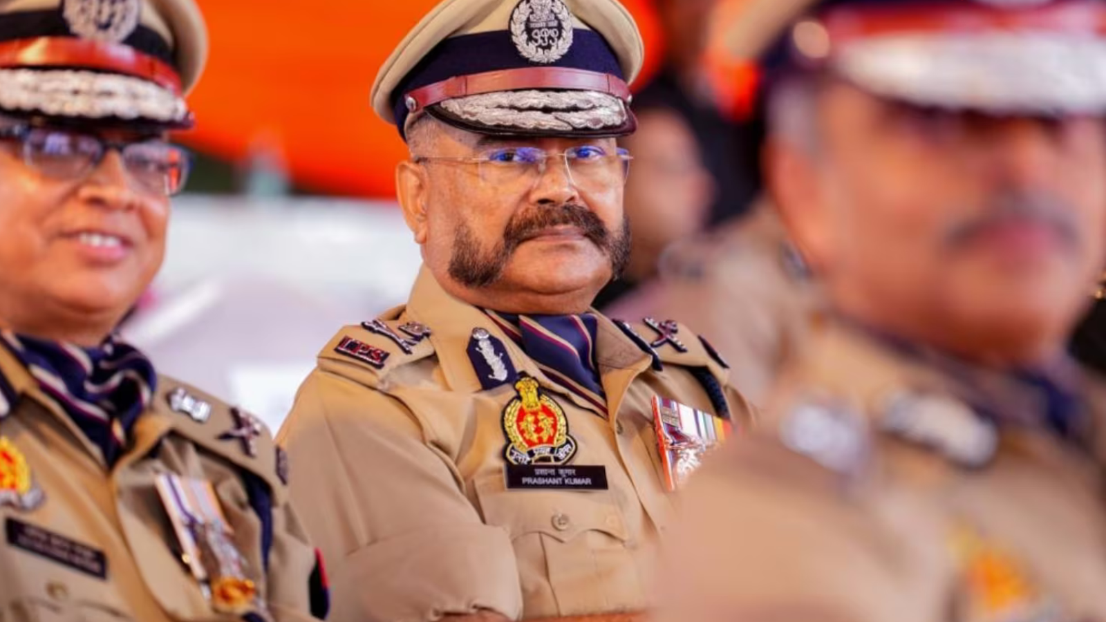 IPS Success Story: बिहार में जन्मा एक ऐसा अफ़सर, यूपी में किए 300 एनकाउंटर, जानें यूपी के DGP Prashant Kumar की कहानी ।