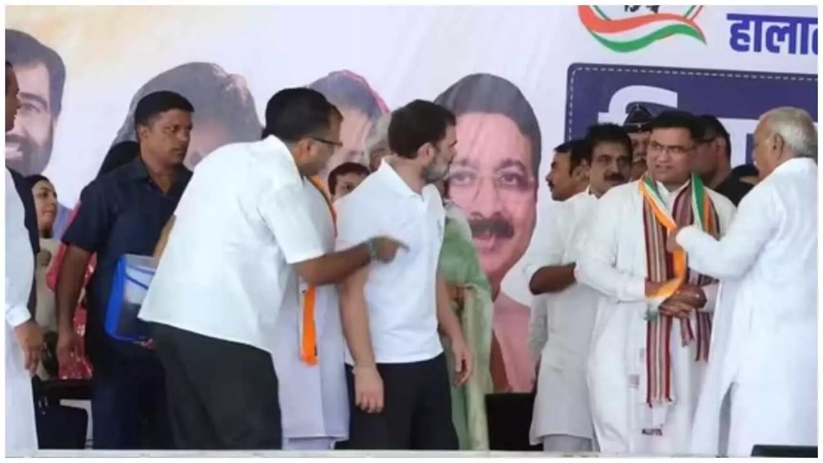 Haryana Elections 2024 : एक घंटे पहले भाजपा रैली में थे, फिर राहुल गाँधी की रैली में अशोक तंवर ने छोड़ी भाजपा 