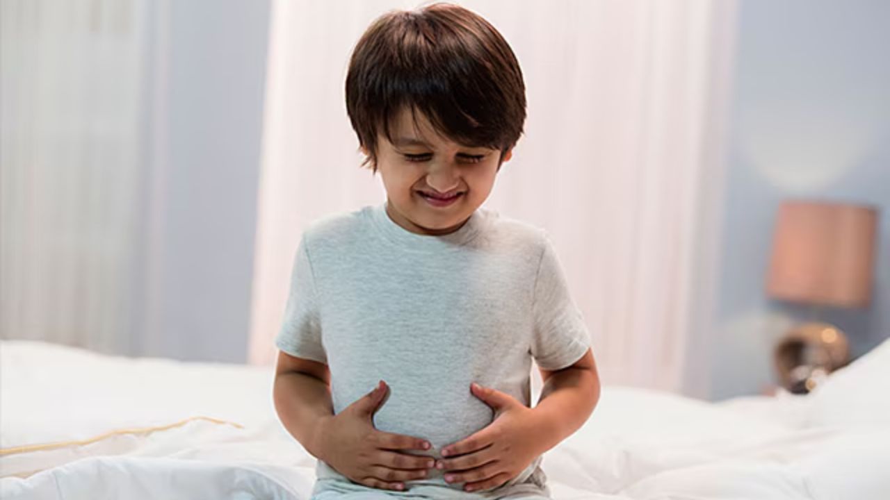 अगर बच्चे के पेट में हो गये हैं कीड़े तो हो जाएं अलर्ट | Tips To Reduce Worms Risk In Children