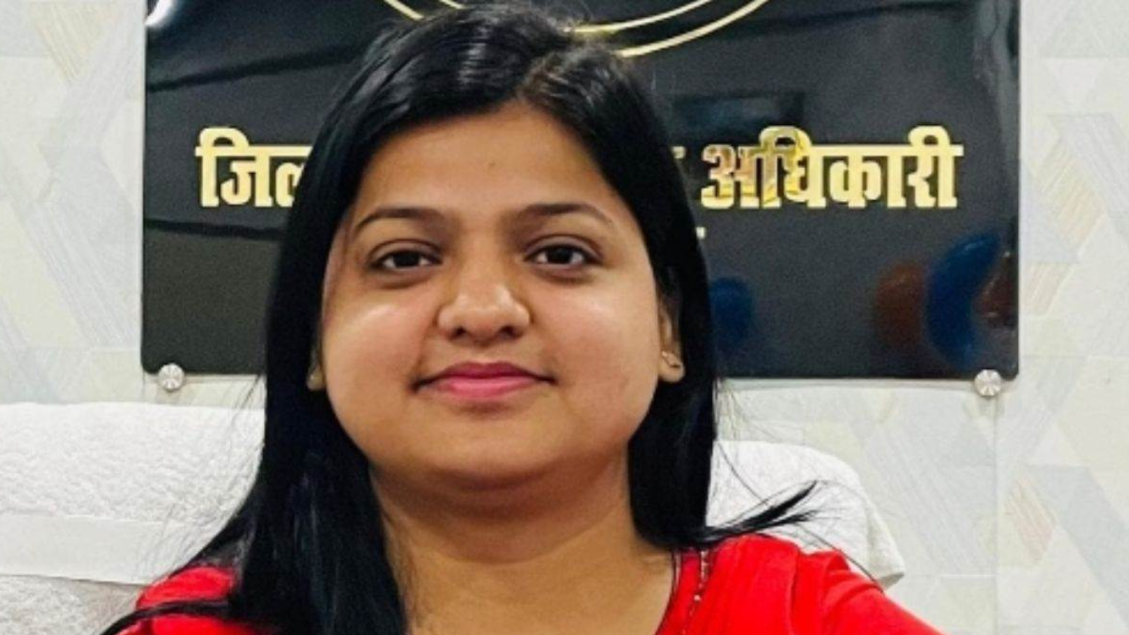 Uttar Pradesh : Shreya को अफसर बनने से नही रोक सकी मां की मौत, कठिन परिश्रम से बनी डीपीआरओ।