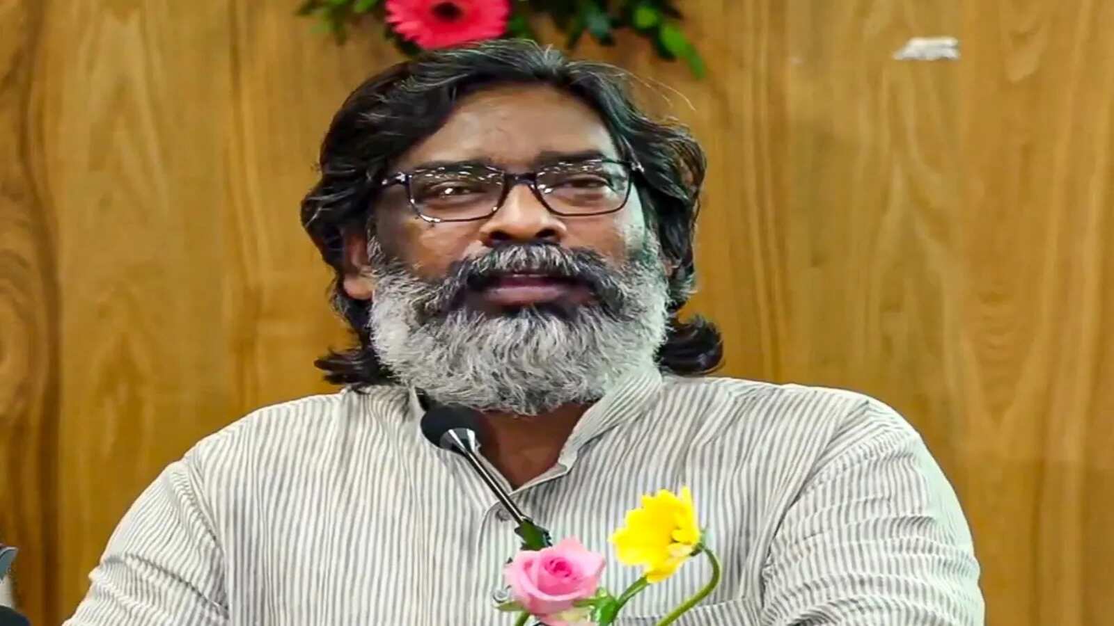 Jharkhand Hemant Soren : दिल्ली के बस स्टैंड का नाम बिरसा मुंडा करने पर हेमंत सोरेन बोले – ‘यह हमारे भगवान का अपमान’