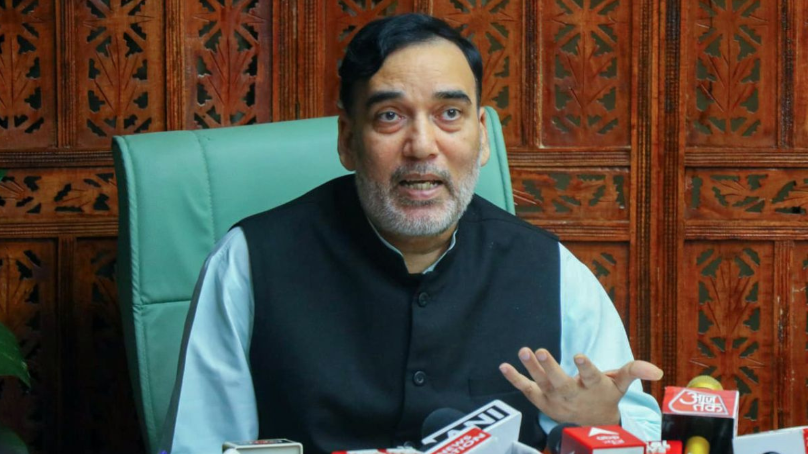 Delhi News : दिल्ली के मंत्री Gopal Rai ने PM Modi से लगाई गुहार, बोल केंद्र सरकार प्रदूषण के मुद्दे पर मौन