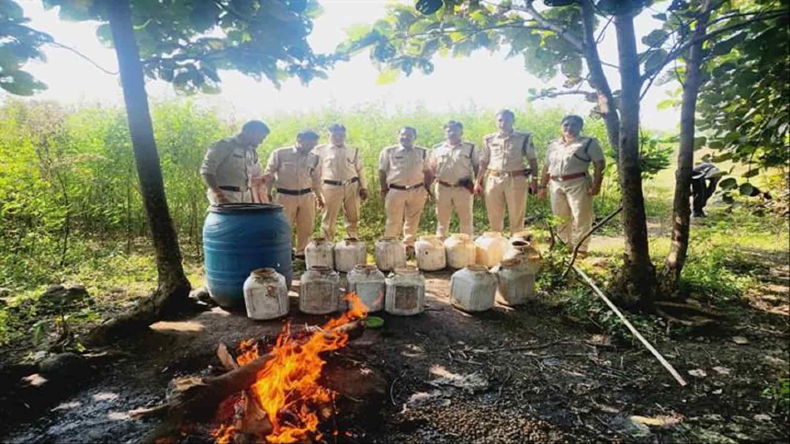MP के इंदौर में आबकारी विभाग की बड़ी कार्यवाही, ₹565000 मूल्य की मदिरा एवं सामग्री जप्त, 13 प्रकरण कायम