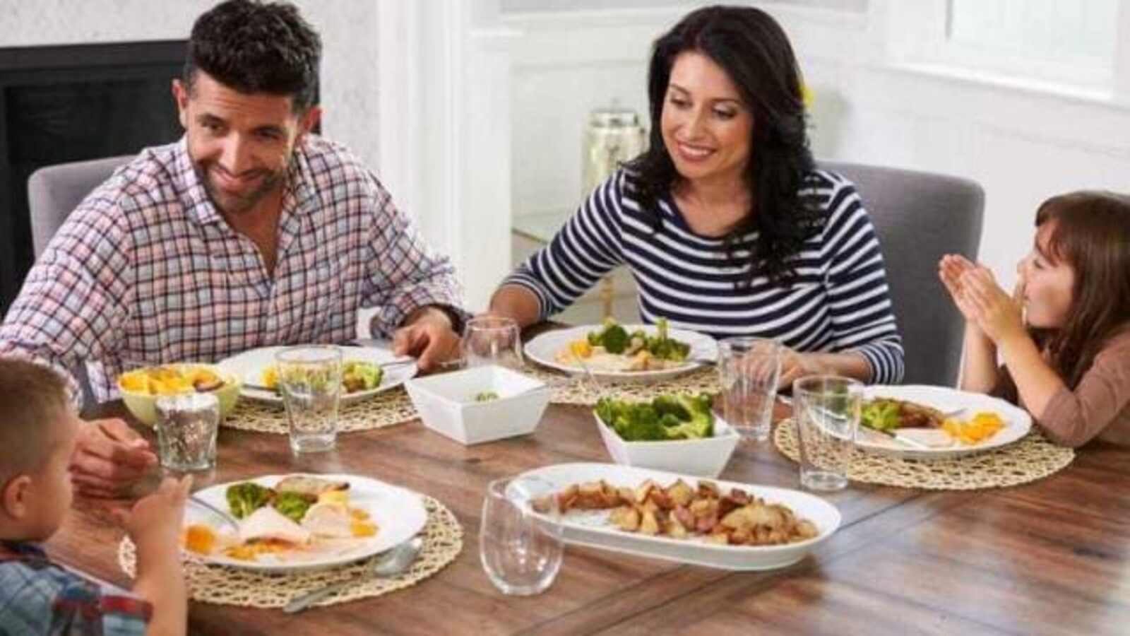 Early Dinner Benefits : रात को जल्दी खाना खाने की डालें आदत, कभी नहीं पड़ेंगे बीमार 