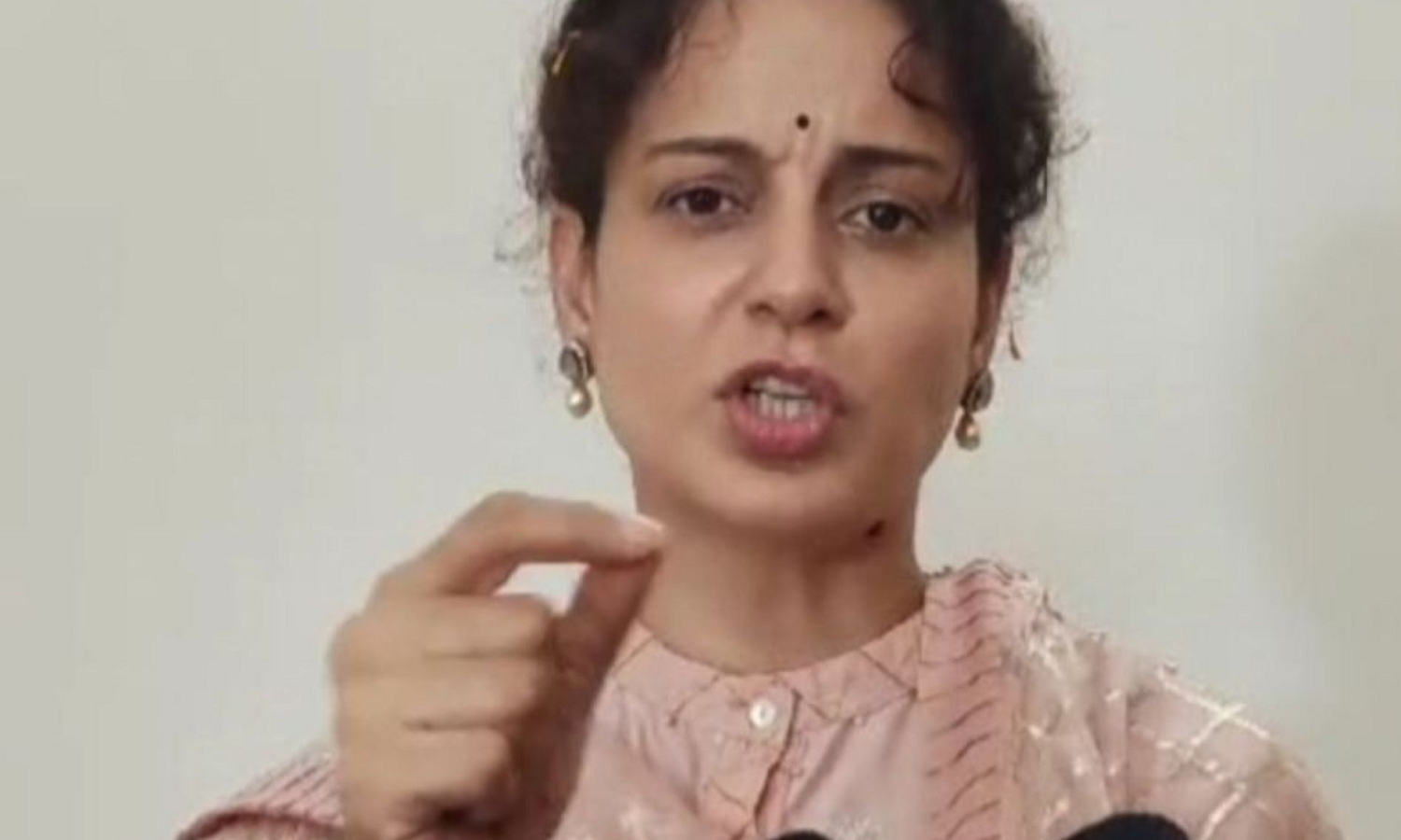 UP: कंगना अपने ही बयान में फंसी, कोर्ट ने जारी किया नोटिस