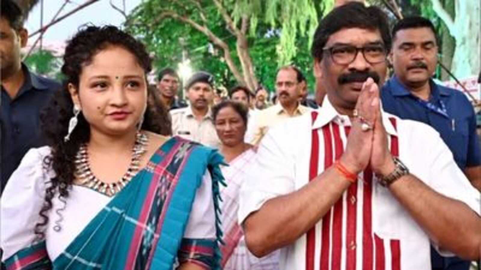 Jharkhand Chunav Phase 2 : दूसरे चरण में इन उम्मीदवारों पर होगी नजर, 528 में 55 महिला व एक ट्रांसजेंडर