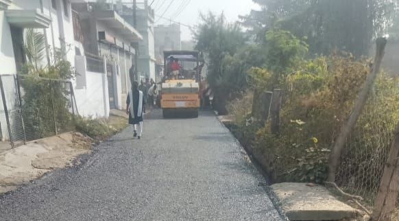 Asphalt roads being built in low temperatures