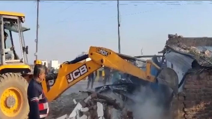 Encroachment demolished in Rewa