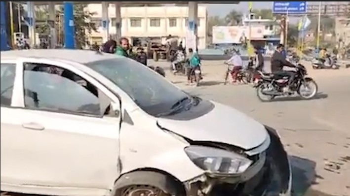 Two cars met with an accident in Rewa