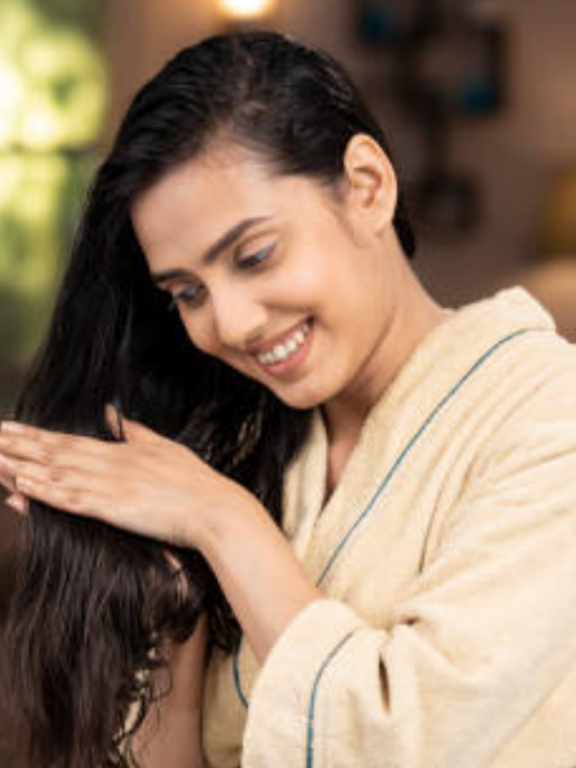 Hair Care in Winter: सर्दियों में बालों का रखना है ख्याल तो रोजाना खाएं ये 6 ड्राई फूड