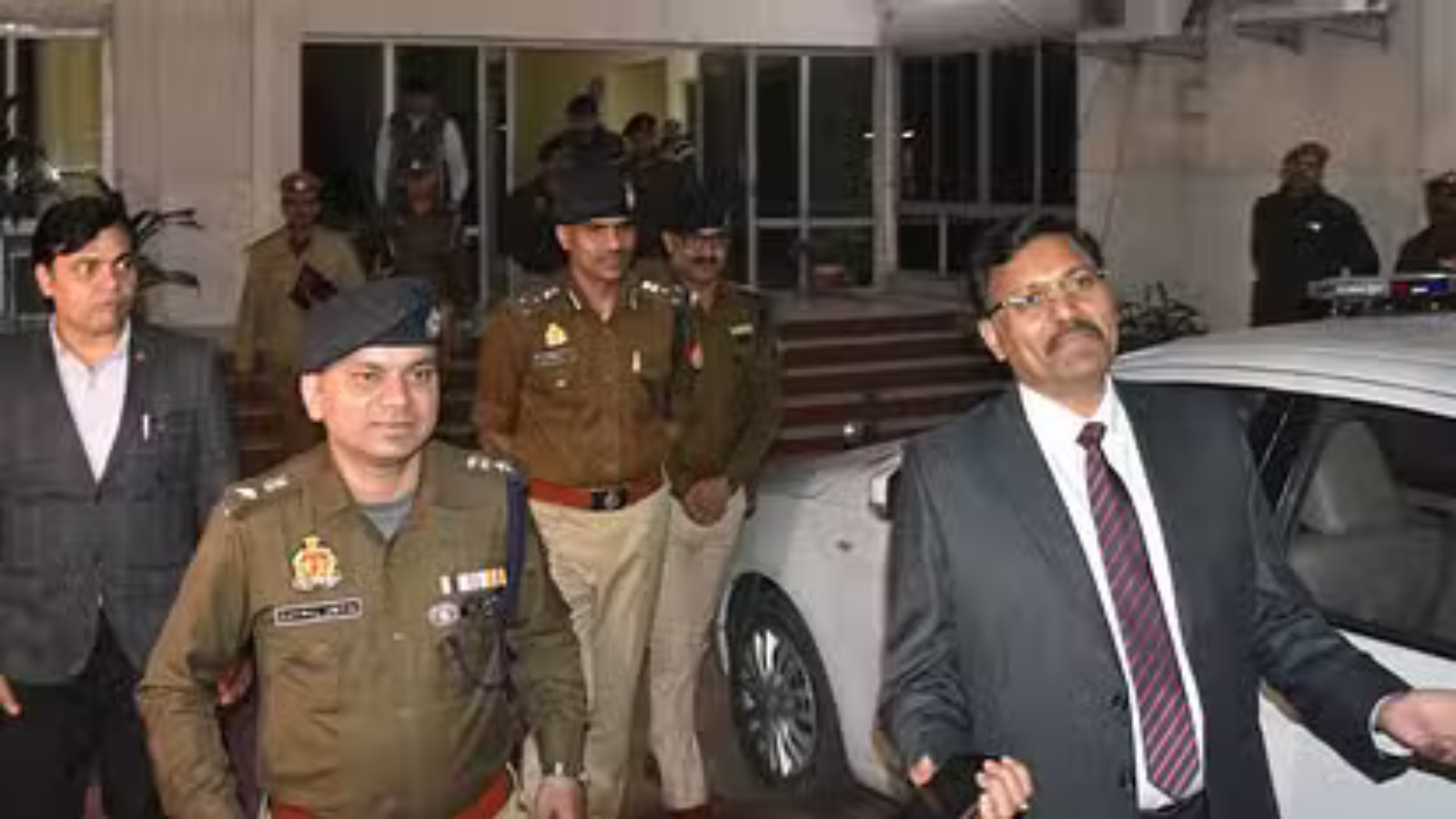 Sambhal Violence: संभल में हिंसा प्रभावित इलाकों की जांच करने पहुंची Judicial Commission Team