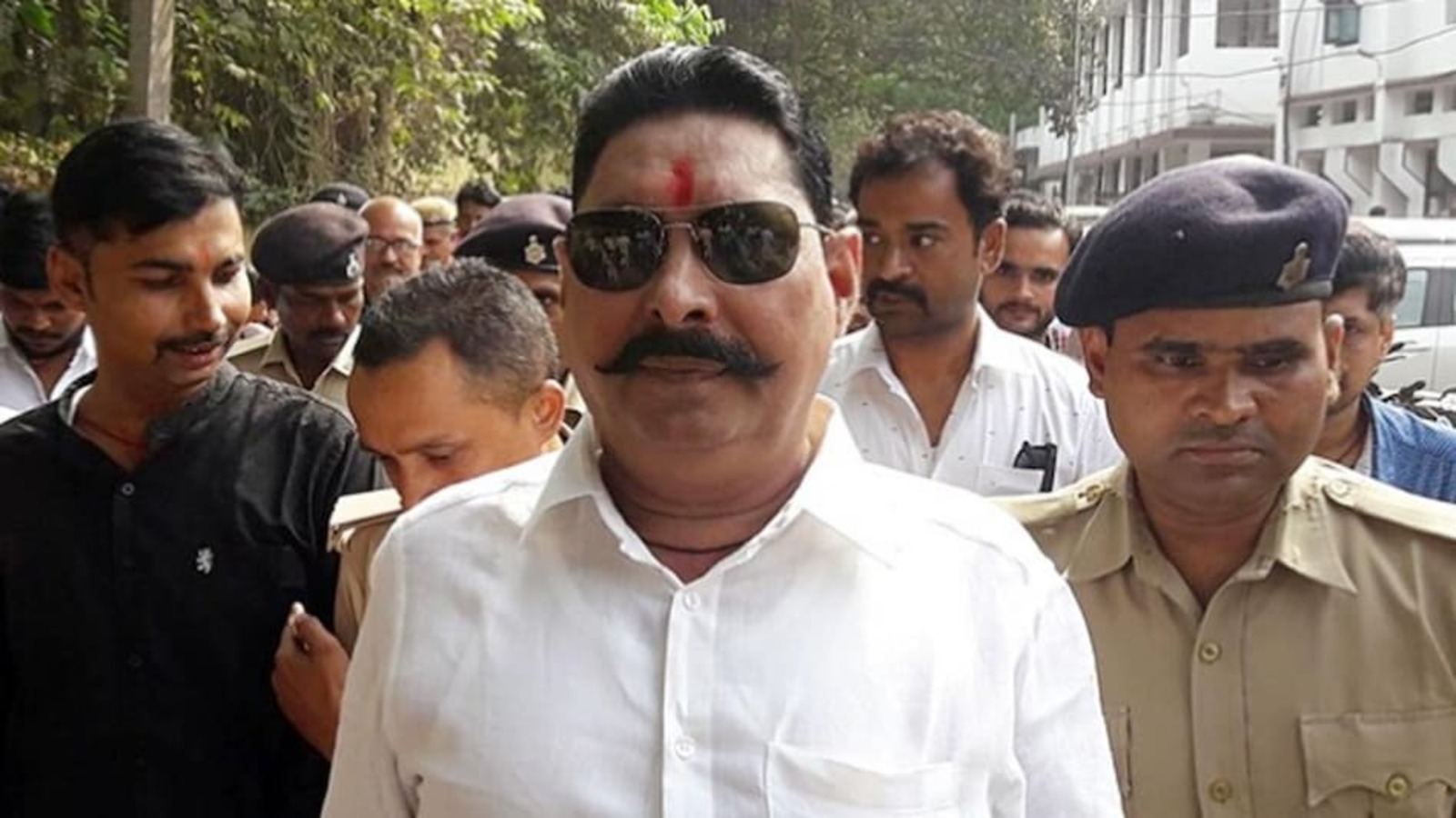 Anant Singh Surrender : मोकामा बना मिर्जापुर! सोनू-मोनू गैंग का खौफ, बाहुबली अनंत सिंह ने किया सरेंडर