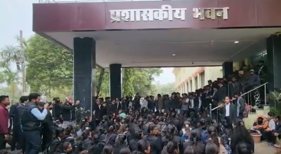 Uproar in APSU Rewa