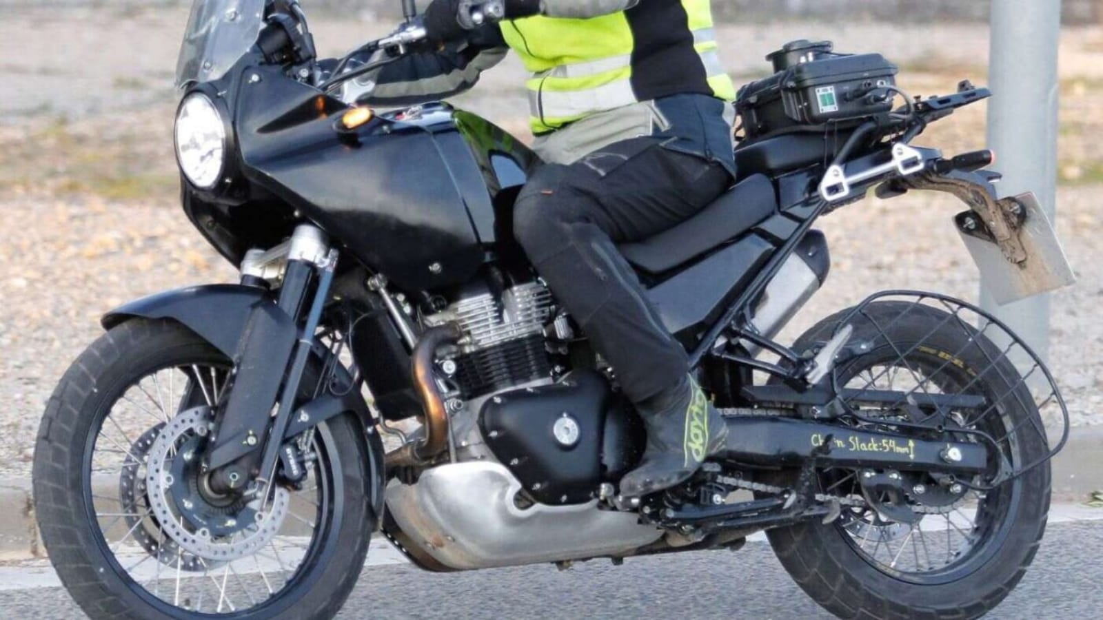Royal Enfield Himalayan 750 spied testing : इंतजार हुआ खत्म! आ गई Riyal Enfield की पहली 750 CC के इंजन वाली बाइक, क्या होगी कीमत?.