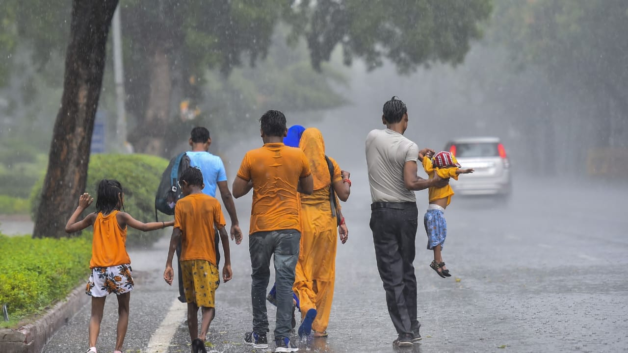 Weather Update : उत्तर भारत में बढ़ेगी ठंड,कल बारिश की संभावना