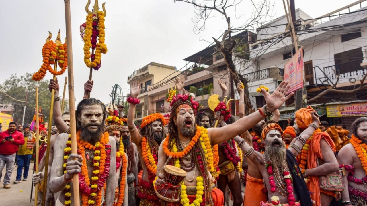 Maha Kumbh 2025: अखाड़ों में नियम तोड़ने पर क्या है सज़ा का प्रावधान? कौन देता है सज़ा? क्या हैं अखाड़ों के नियम?