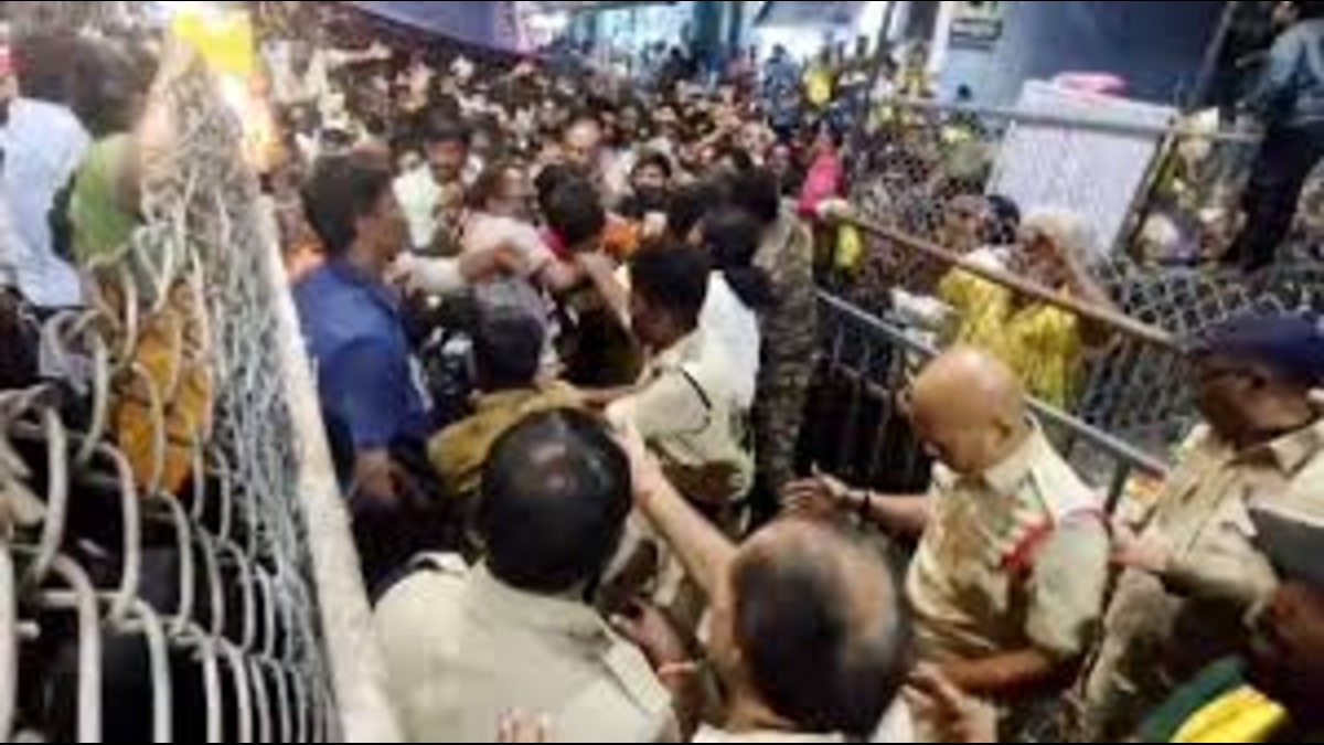 TIRUPATI: एक लाइन, 4 हजार की भीड़ और फिर मची भगदड़, जानिए पूरी कहानी!