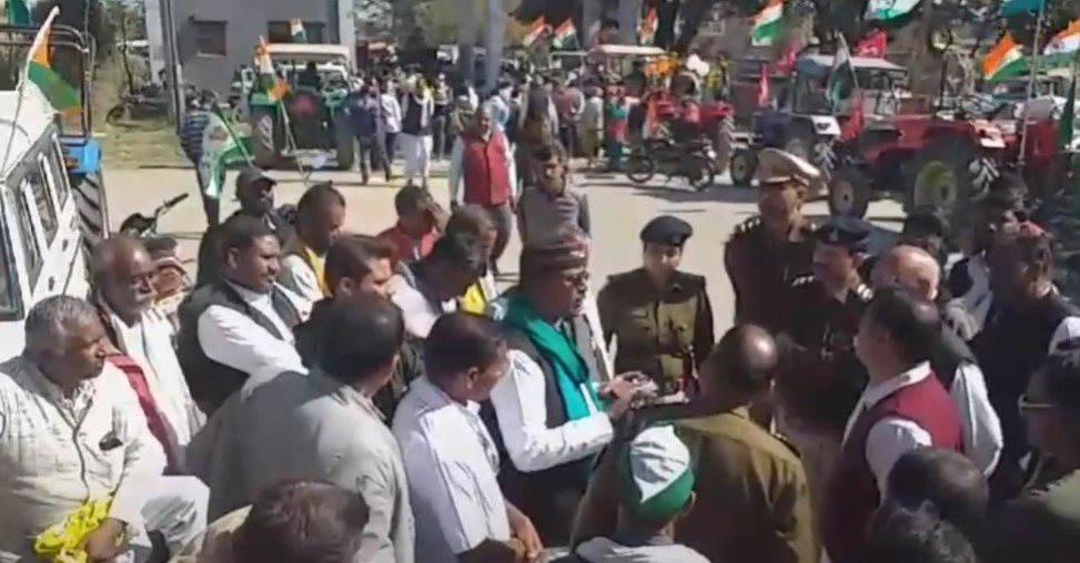 Farmers took out Tractor Tiranga Yatra in Rewa