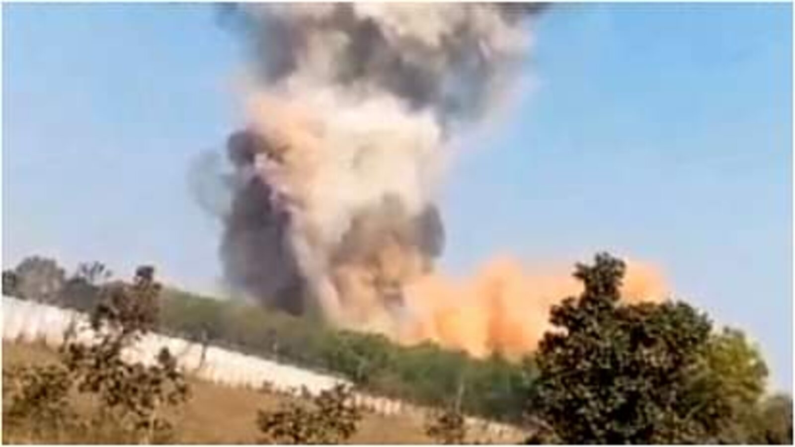 Ordnance Factory Blast : महाराष्ट्र के भंडारा में सेना फैक्ट्री में विस्फोट, छत ढहने से 8 मौतें, 7 घायल
