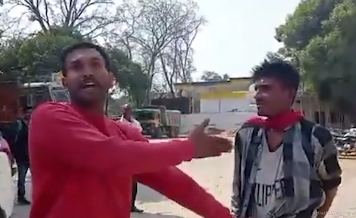 People caught a young man stealing a bicycle in Rewa