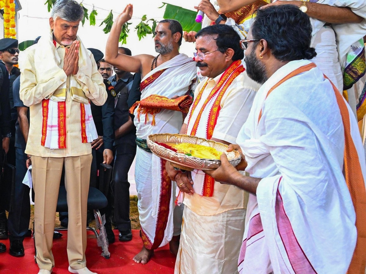 Chandrababu Naidu Tirupati Temple : तिरुपति में सिर्फ हिन्दुओं को नौकरी… नायडू के फैसले पर भड़के मुस्लिम 