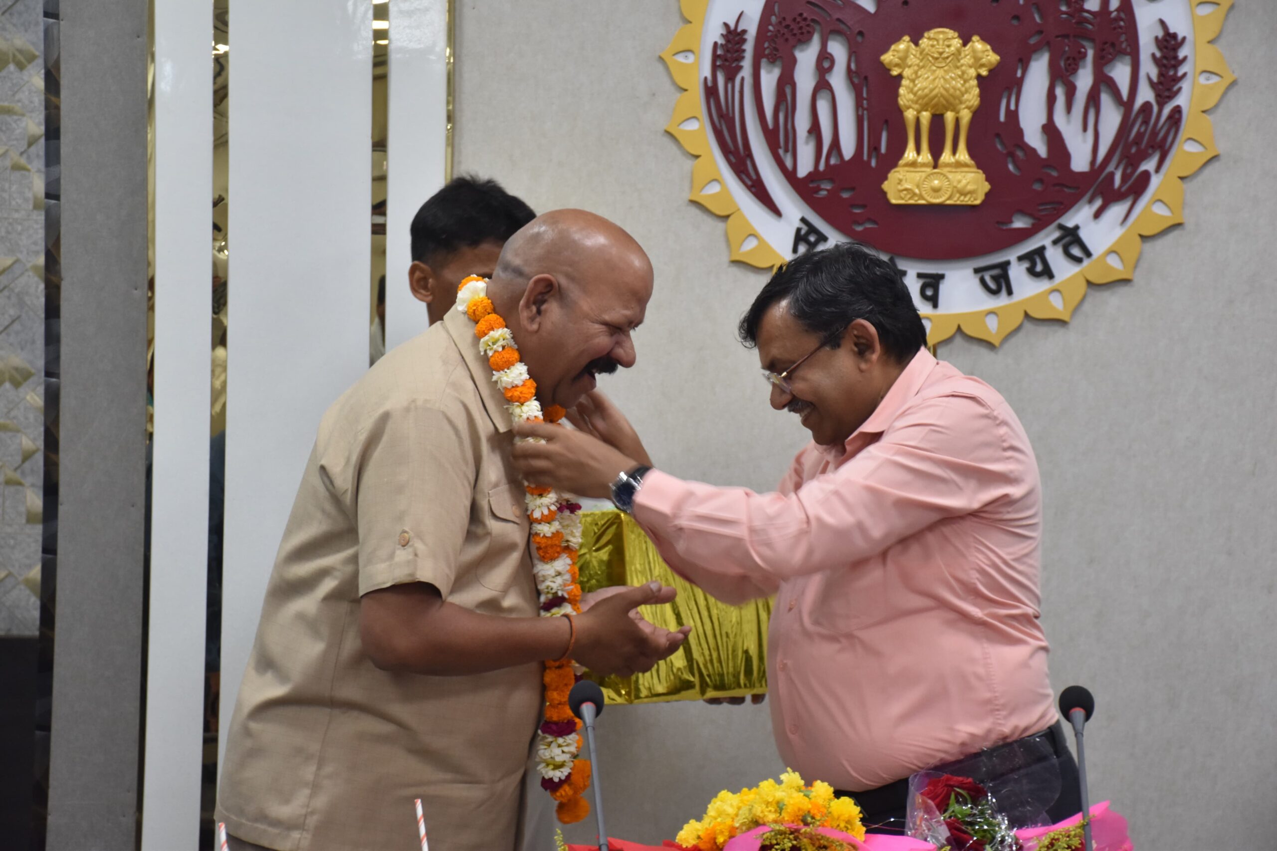 Emotional farewell given to the transferred DIG
