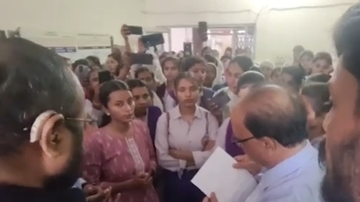 GDC students surrounded AD office in Rewa