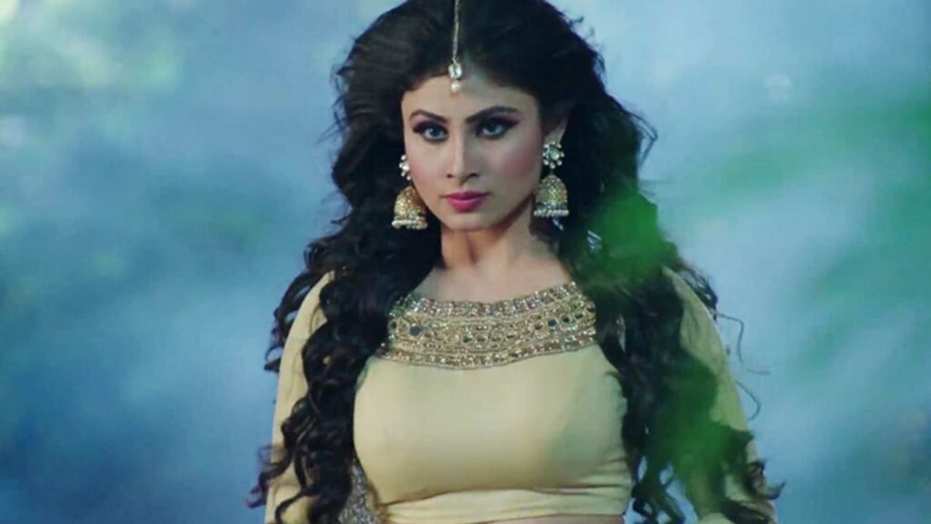 Mouni Roy in Naagin 7