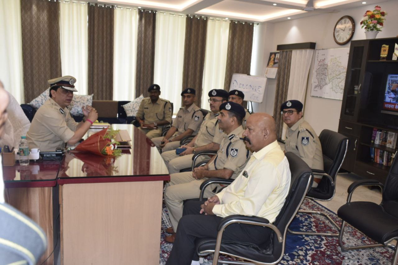 अब कहीं पर भी पुलिस नहीं पिटे और न ही उसे बलिदान देना पड़े, आईजी ने पुलिस अधीक्षकों को दी हिदायत